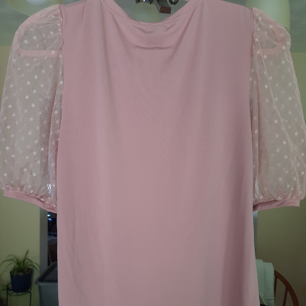 Woman's silk top. B1A13